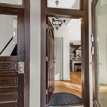 Апартаменти Modern 4Br Just A Block From Cta Pink Line With Pool Table Free Parking Чикаго Екстер'єр фото