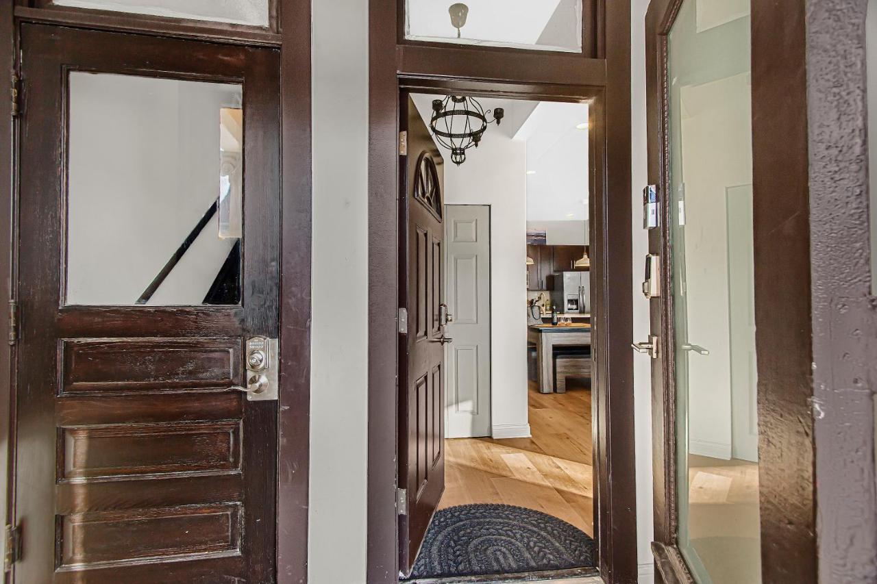 Апартаменти Modern 4Br Just A Block From Cta Pink Line With Pool Table Free Parking Чикаго Екстер'єр фото