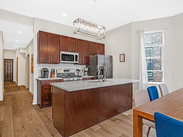 Апартаменти Modern 4Br Just A Block From Cta Pink Line With Pool Table Free Parking Чикаго Екстер'єр фото