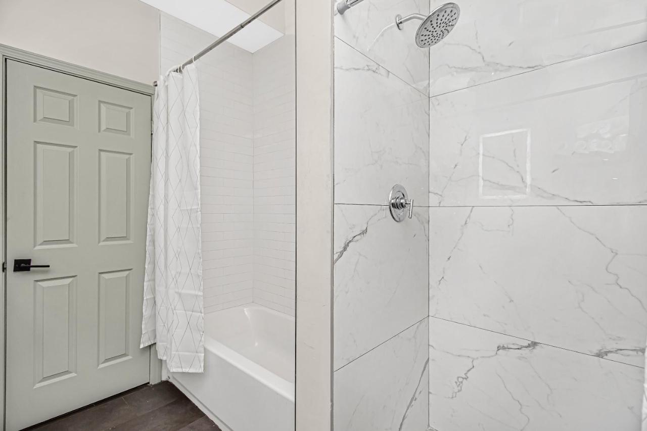 Апартаменти Modern 4Br Just A Block From Cta Pink Line With Pool Table Free Parking Чикаго Екстер'єр фото